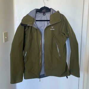 Arc’teryx Forest Green Beta woman’s Large waterproof jacket